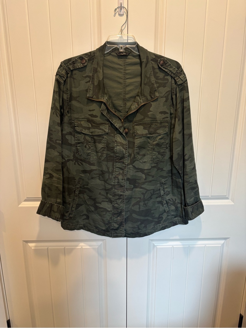 Women’s Camo Utility Jacket in Olive Green